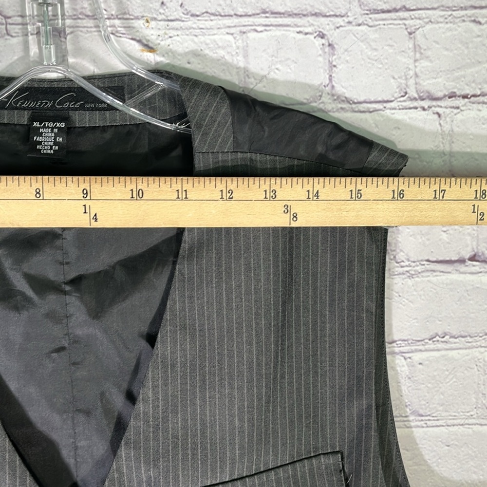 Kenneth Cole New York Men's Striped Dark Gray Vest. Size: XL - Picture 6 of 12